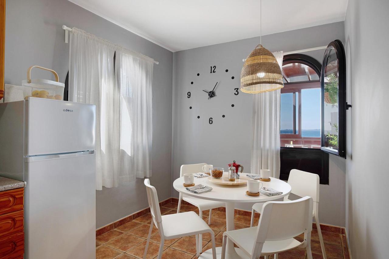 Apartamentos La Estrella III Плайя-Бланка Екстер'єр фото