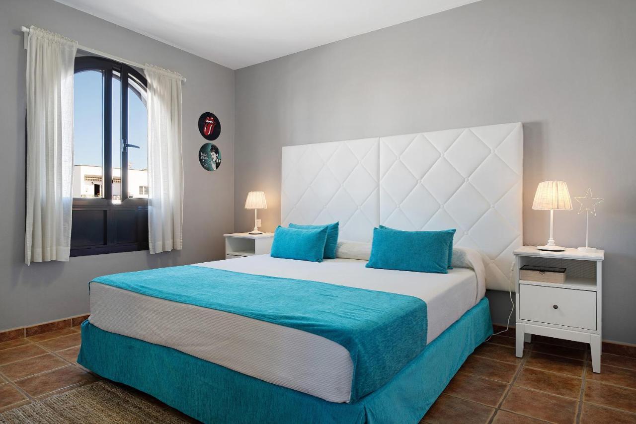 Apartamentos La Estrella III Плайя-Бланка Екстер'єр фото